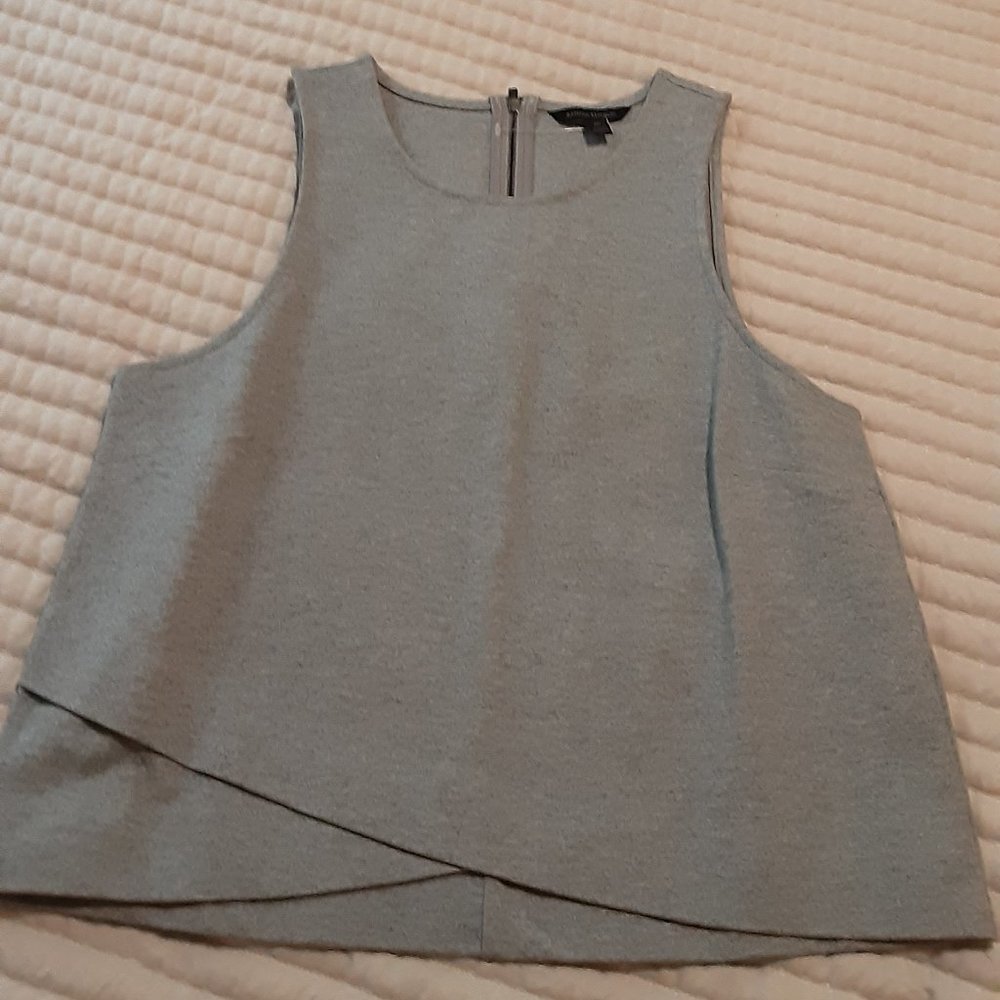 NWOT. Banana republic. Grey top.